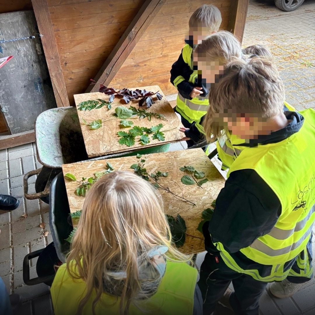 Kinderfeuerwehr bei einem Spiel auf dem Zeltlager