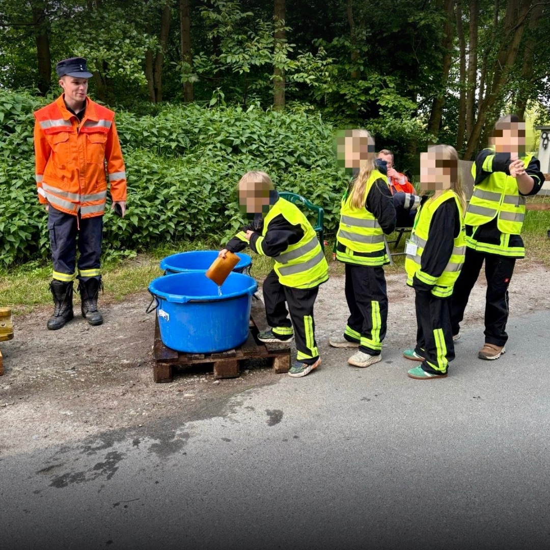Kinderfeuerwehr bei einem Spiel auf dem Zeltlager