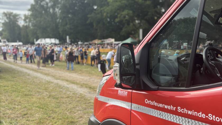 Der MTW der Feuerwehr Schwinde-Stove beim Stover Rennen