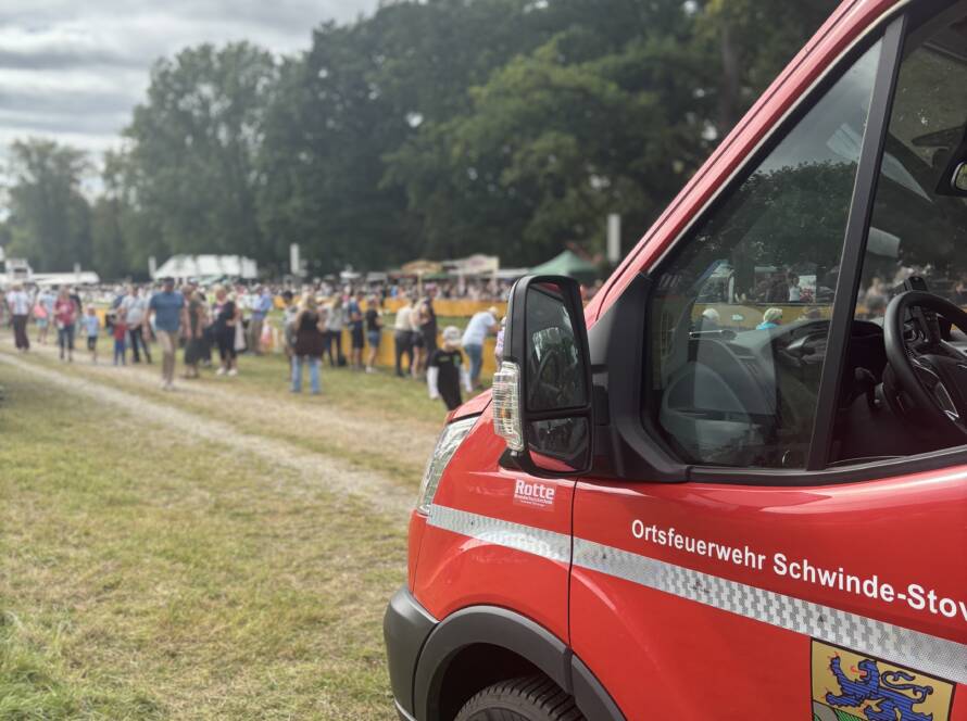 Der MTW der Feuerwehr Schwinde-Stove beim Stover Rennen
