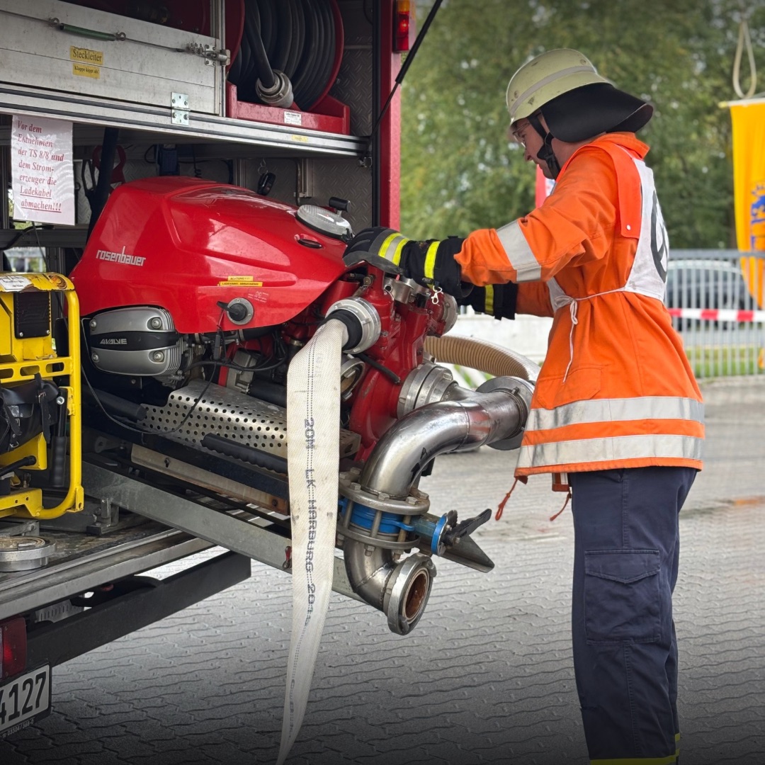 Der Maschinist an der Pumpe des TSF-W