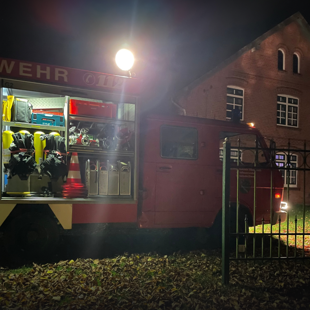 Ein TSF-W von der Seite mit offenem Geräteraum