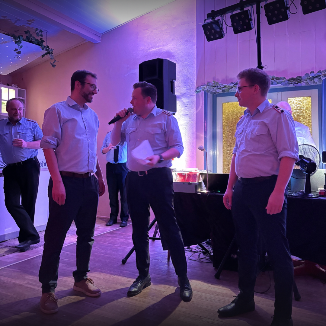 Siegerehrung mit DJ im Hintergrund