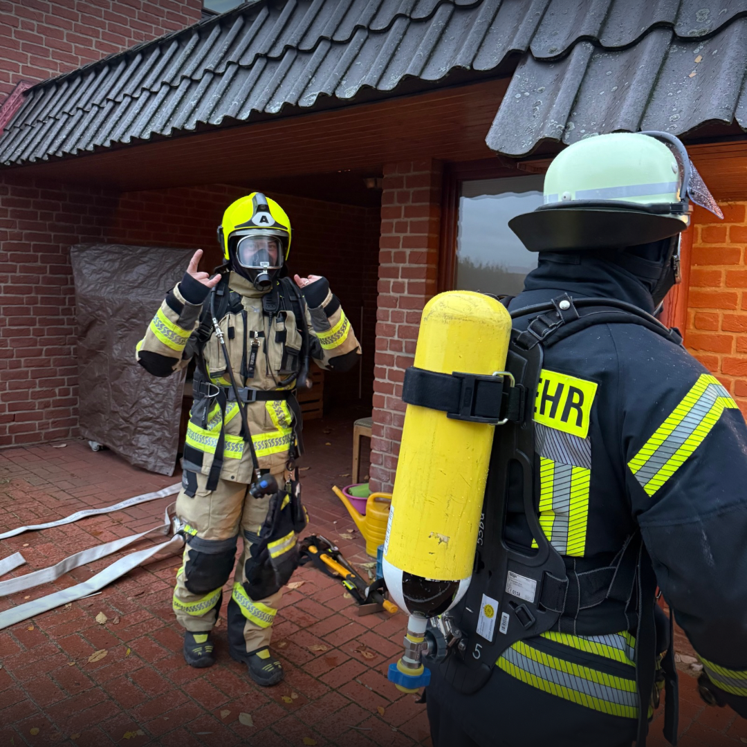 Zwei Atemschutzträger an einer Einsatzstelle
