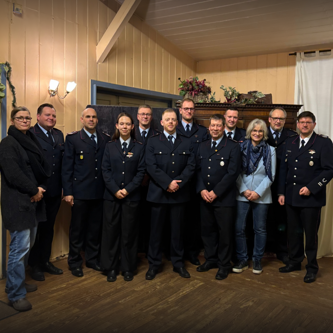 Feuerwehrleute in Ausgehuniform