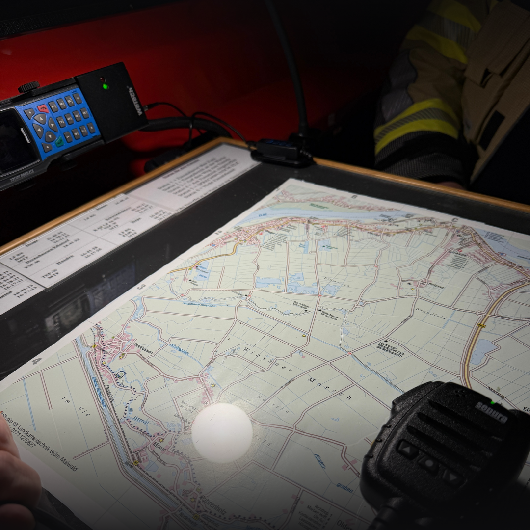 Karte in einem Feuerwehrfahrzeug