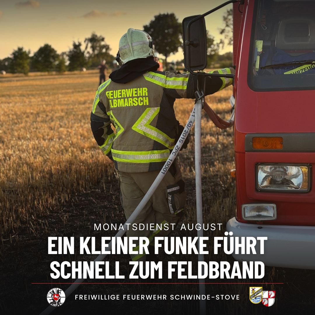 Feuerwehrmann neben dem Feuerwehrfahrzug auf einem Feld