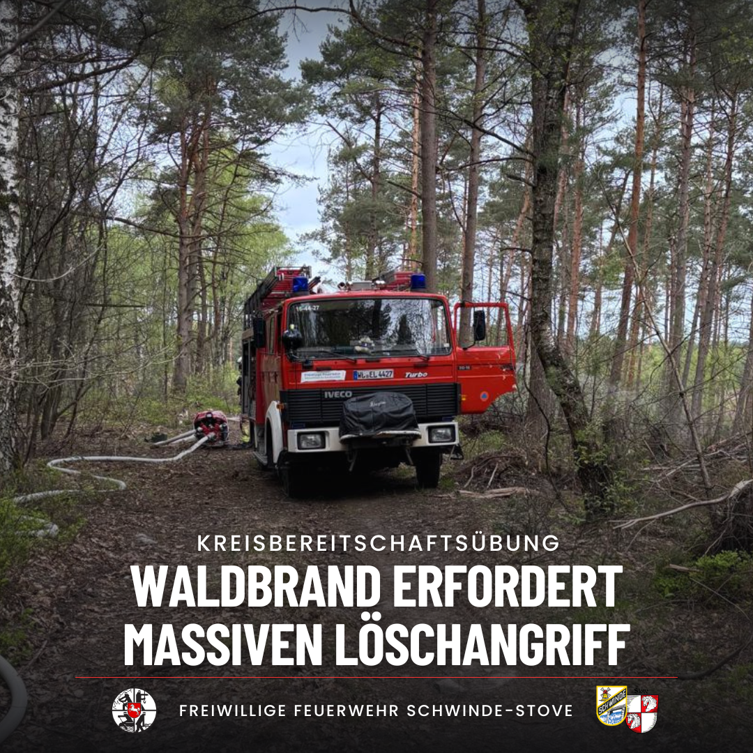 Löschfahrzeug in Wald