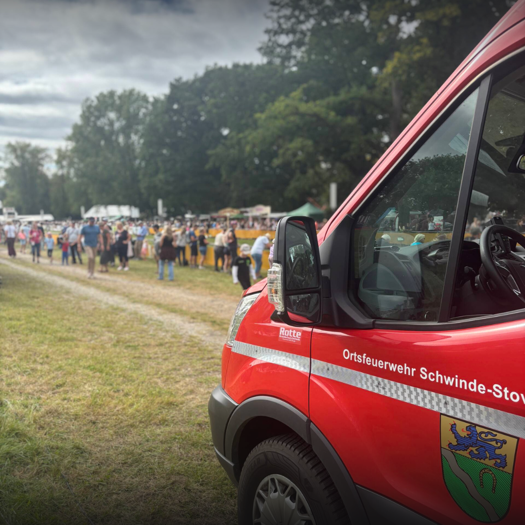 Der MTW der Feuerwehr Schwinde-Stove beim Stover Rennen